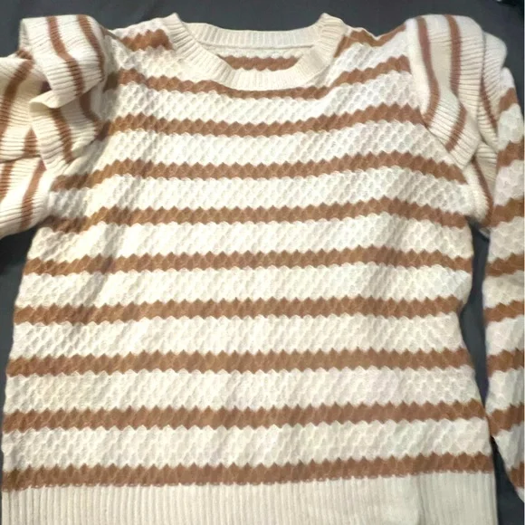 Beautiful soft women’s sweater - Picture 3 of 4